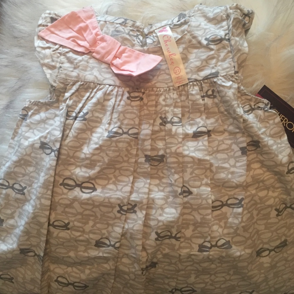 Cute summer dress with a pink bow on the side